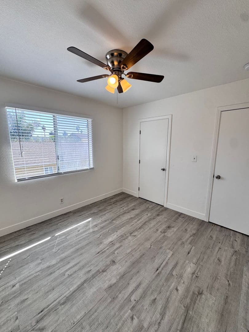 Long Beach House: 927 Freeman Ave