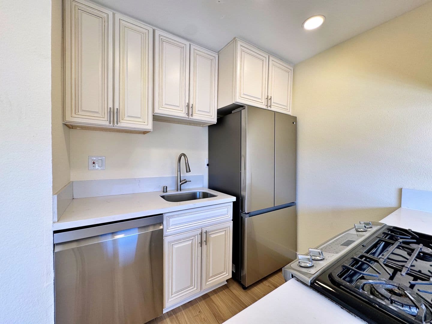 Long Beach Condo: 1168 E 10th St Apt 215
