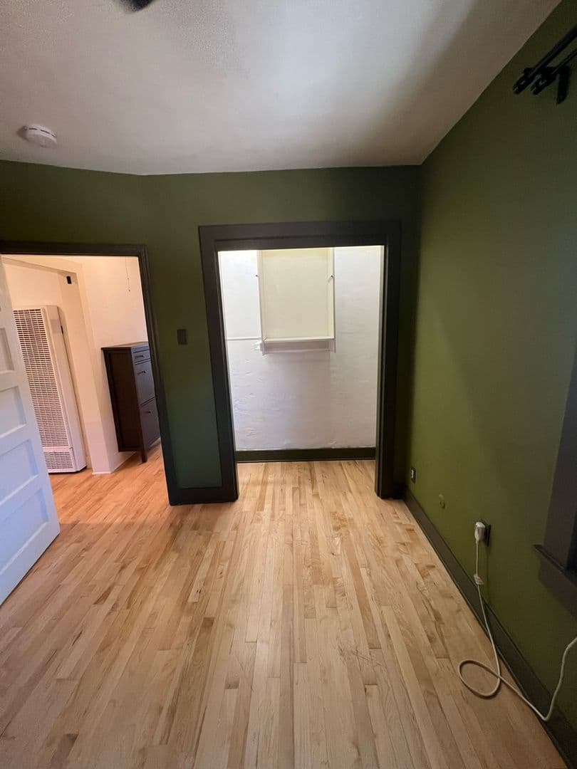 Orange House: 330 1/2 N Shaffer Street