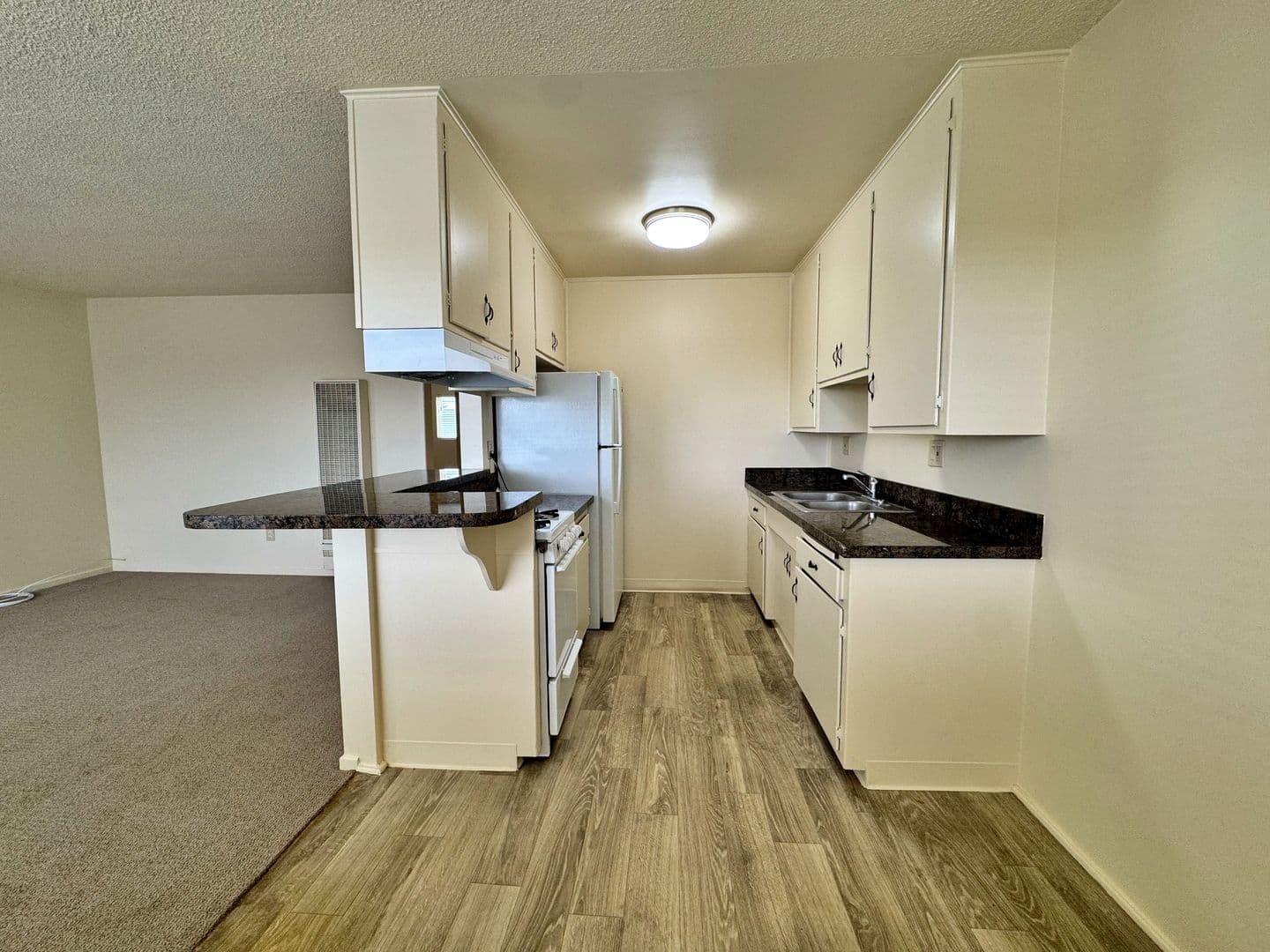 Long Beach Apartment: 1742 Obispo Ave