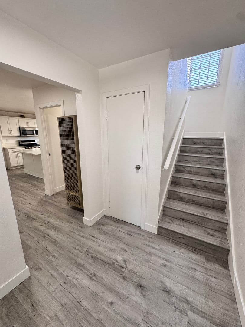 Long Beach House: 927 Freeman Ave