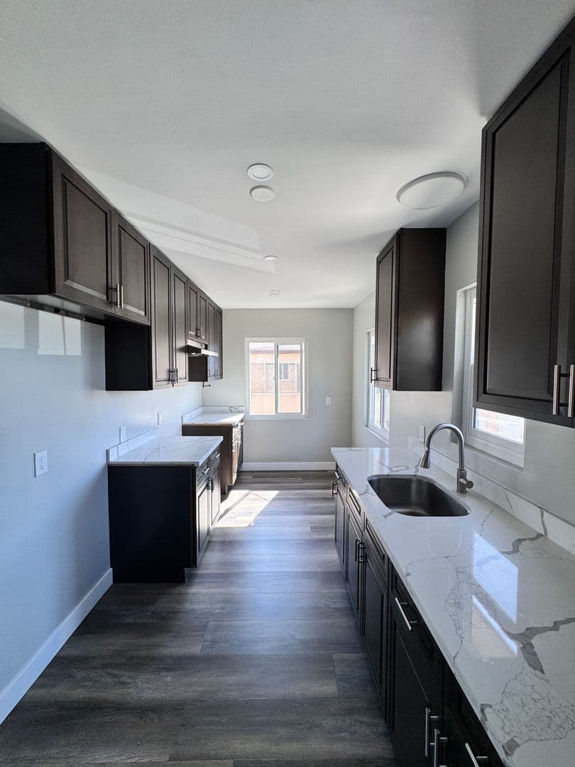 South Gate Apartment: 3048 Iowa ave