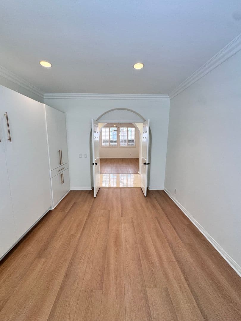 Long Beach House: 326 Manila Ave