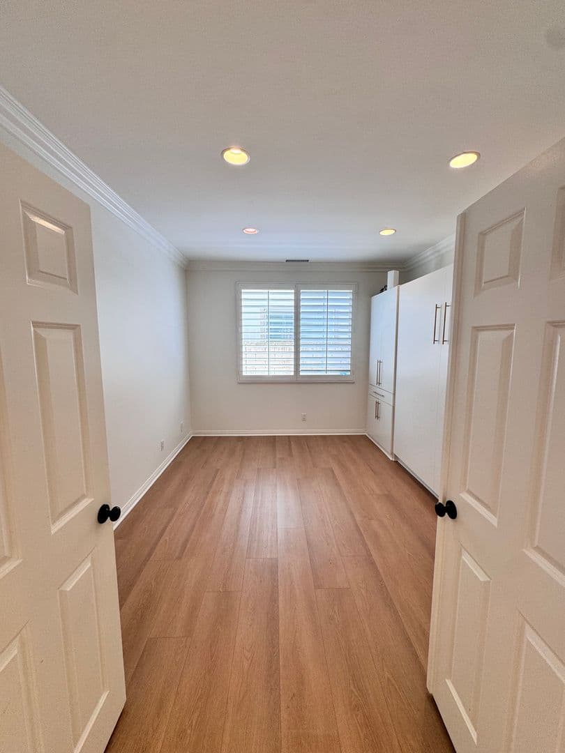 Long Beach House: 326 Manila Ave