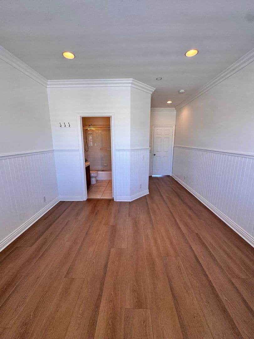 Long Beach House: 326 Manila Ave