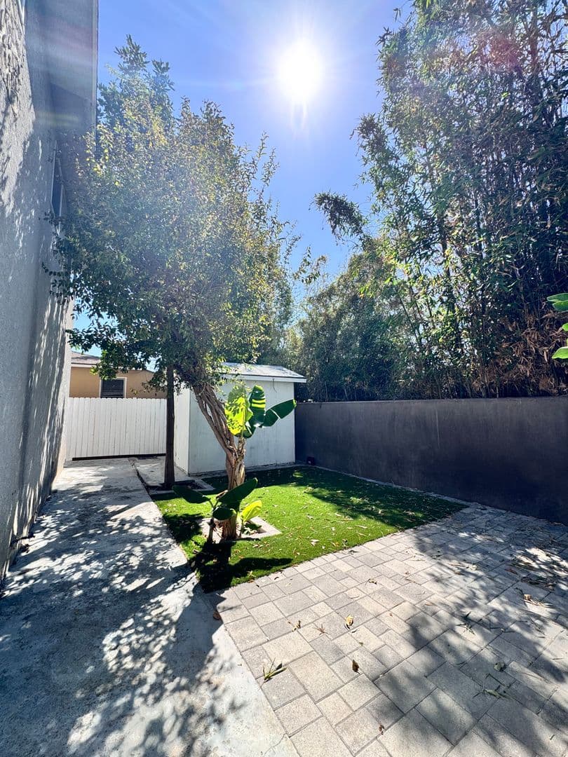 Long Beach House: 927 Freeman Ave