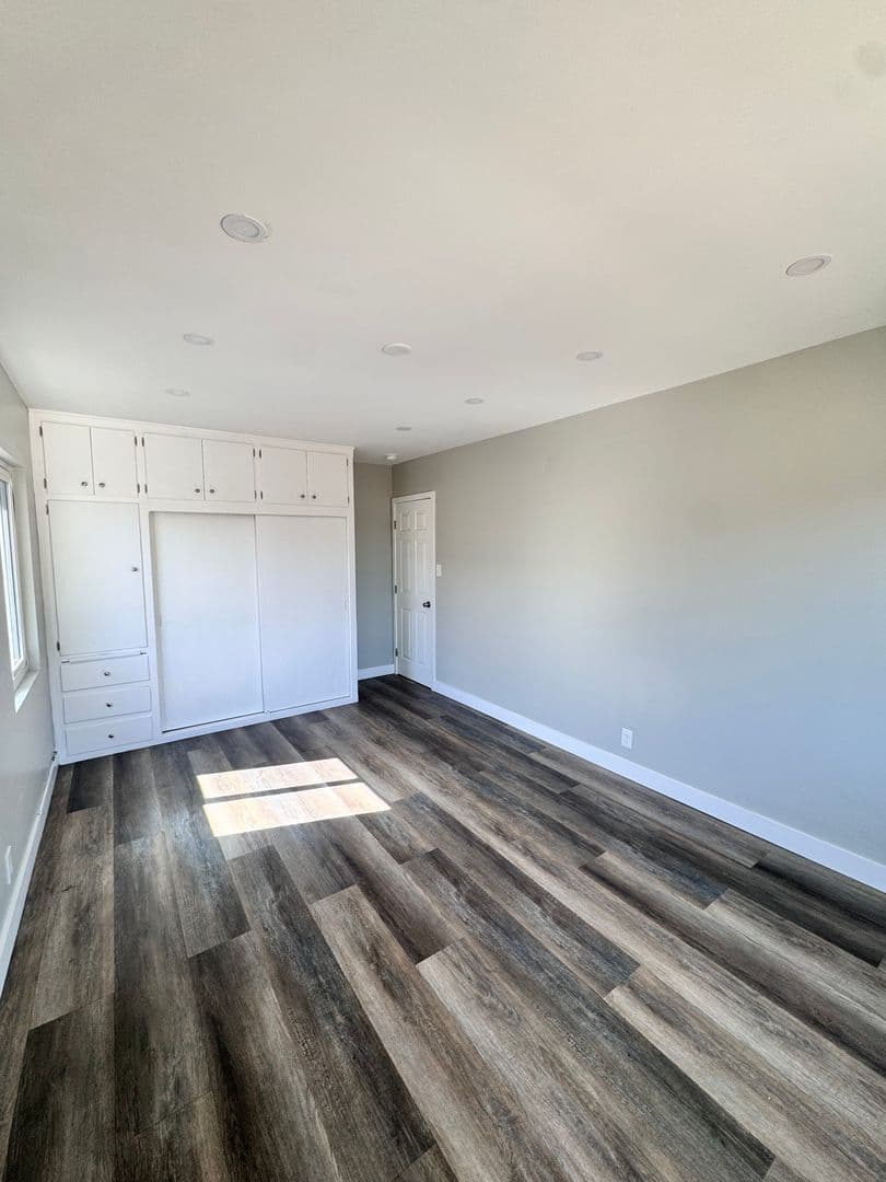 South Gate Apartment: 3048 Iowa ave