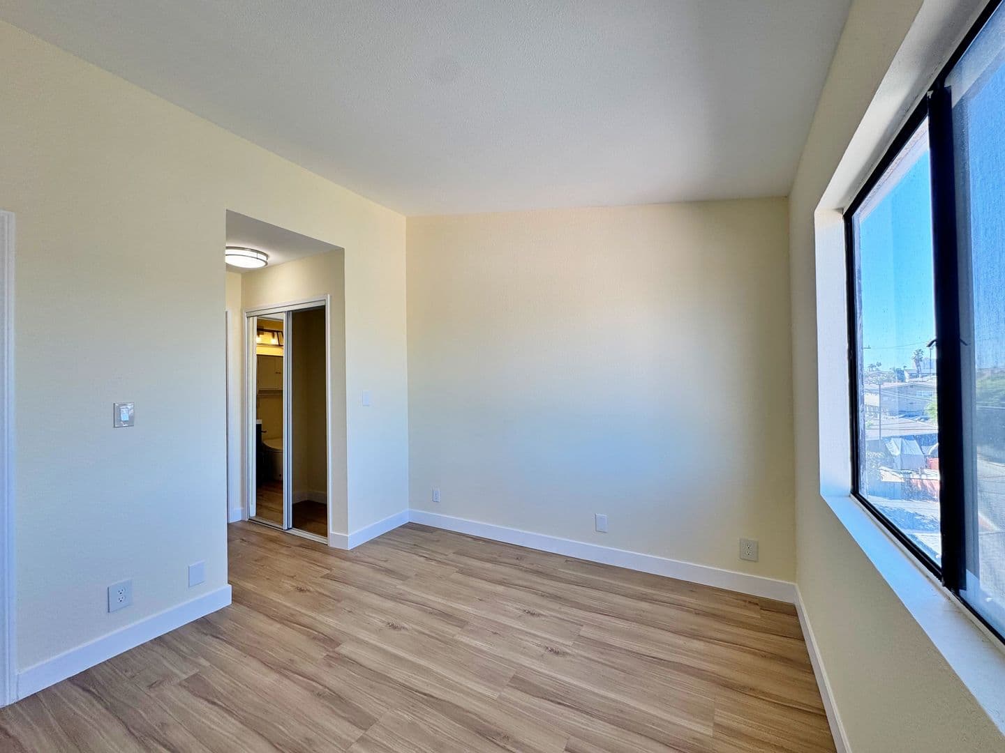 Long Beach Condo: 1168 E 10th St Apt 215
