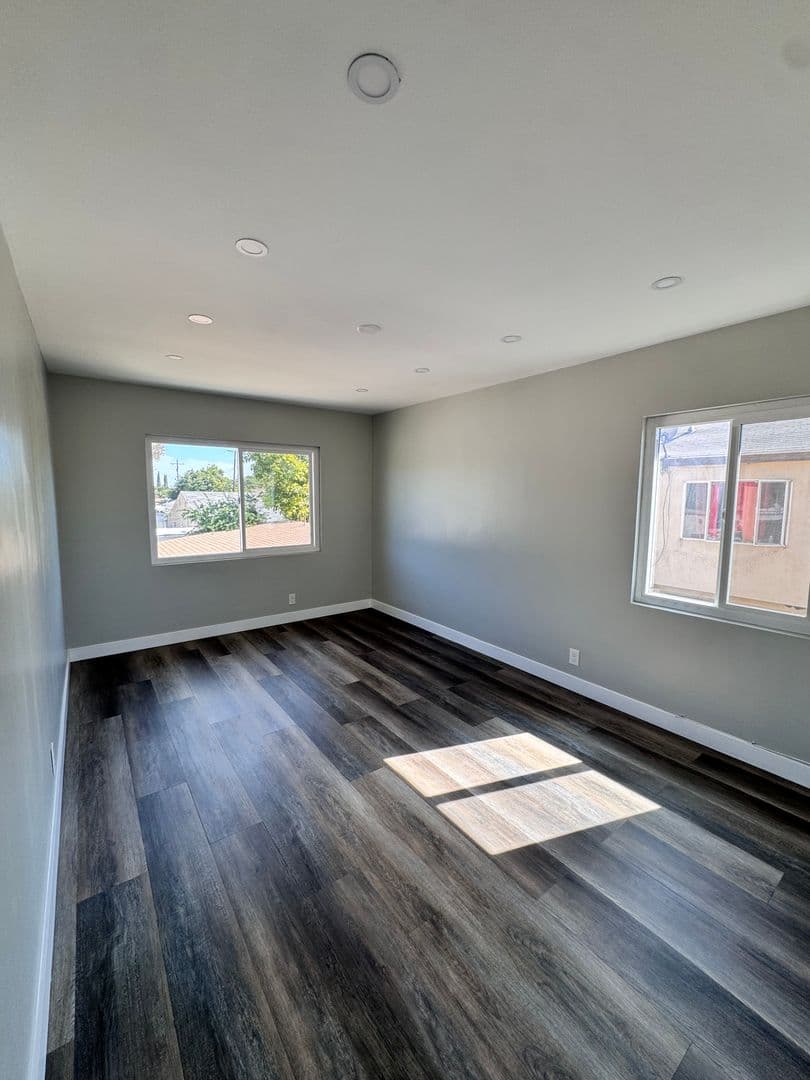 South Gate Apartment: 3048 Iowa ave