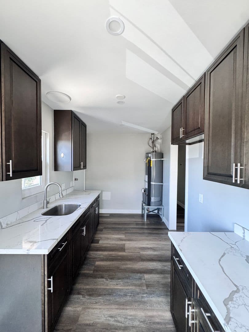South Gate Apartment: 3048 Iowa ave