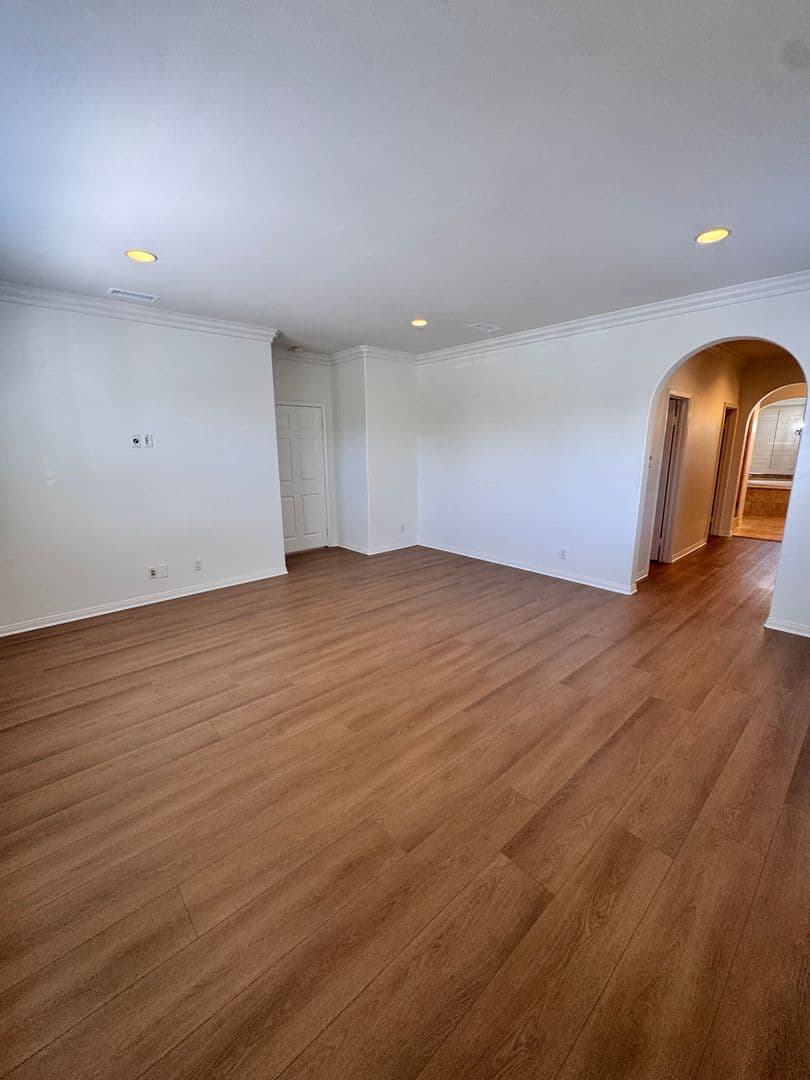 Long Beach House: 326 Manila Ave
