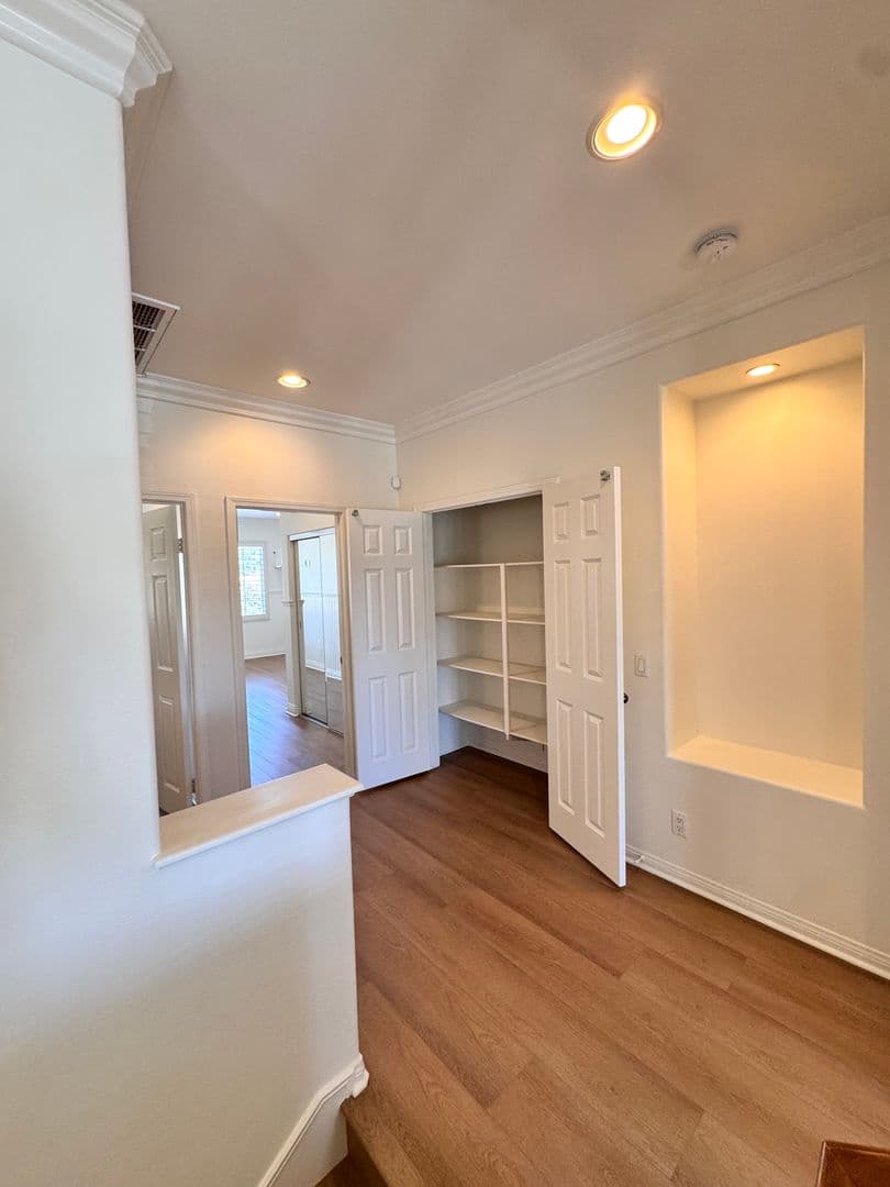 Long Beach House: 326 Manila Ave