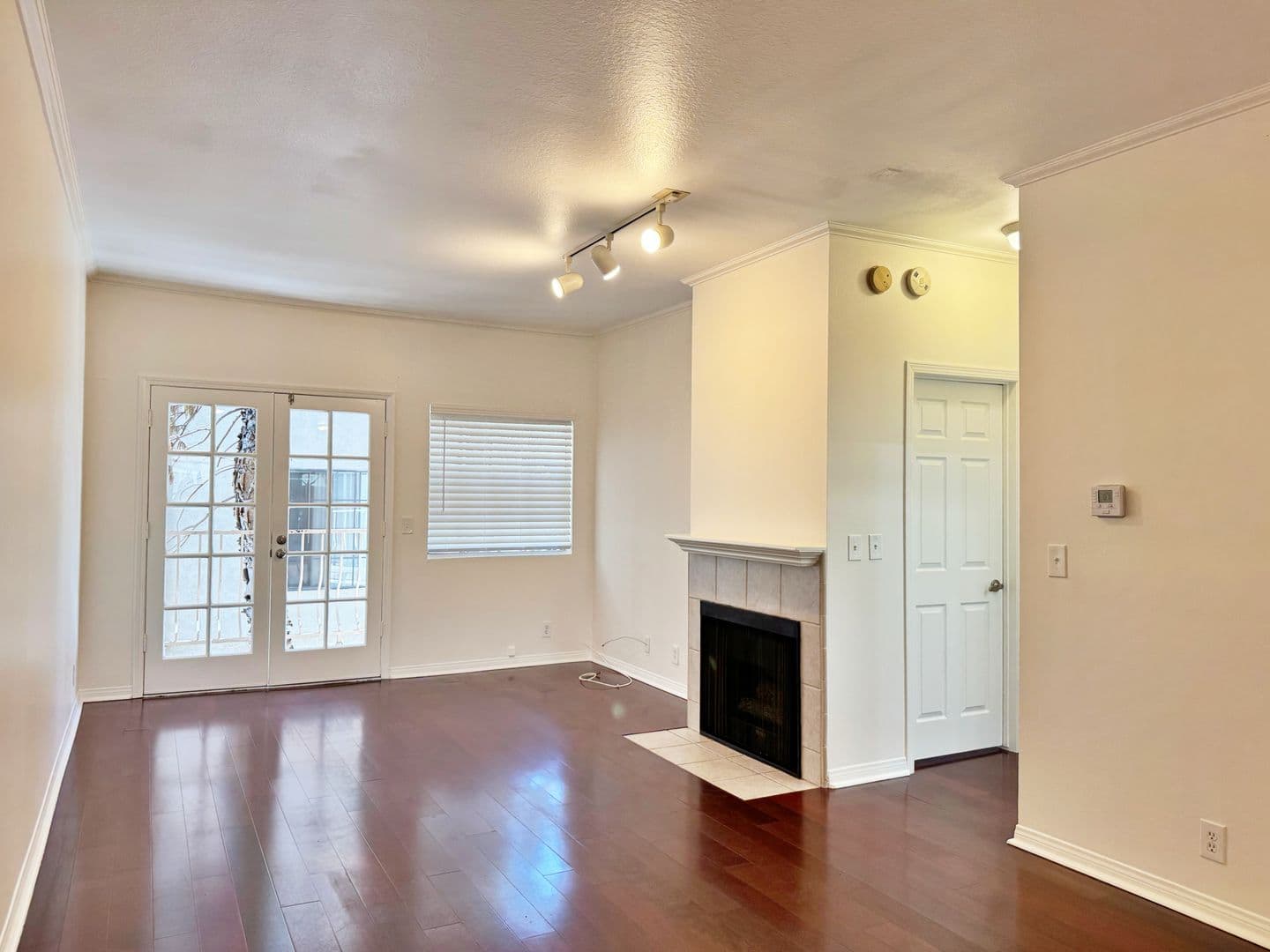 Long Beach House: 1145 Roswell Ave