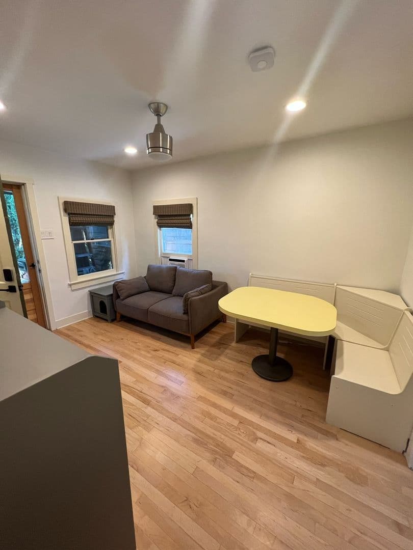 Orange House: 330 1/2 N Shaffer Street