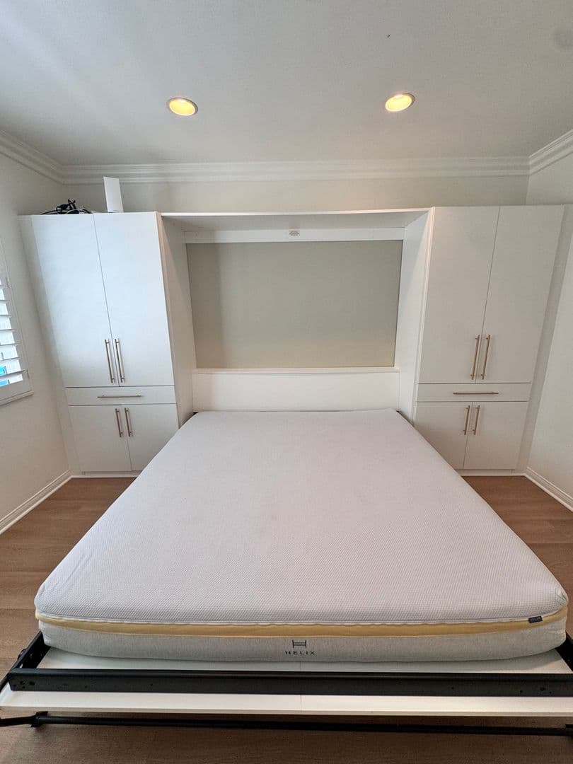 Long Beach House: 326 Manila Ave