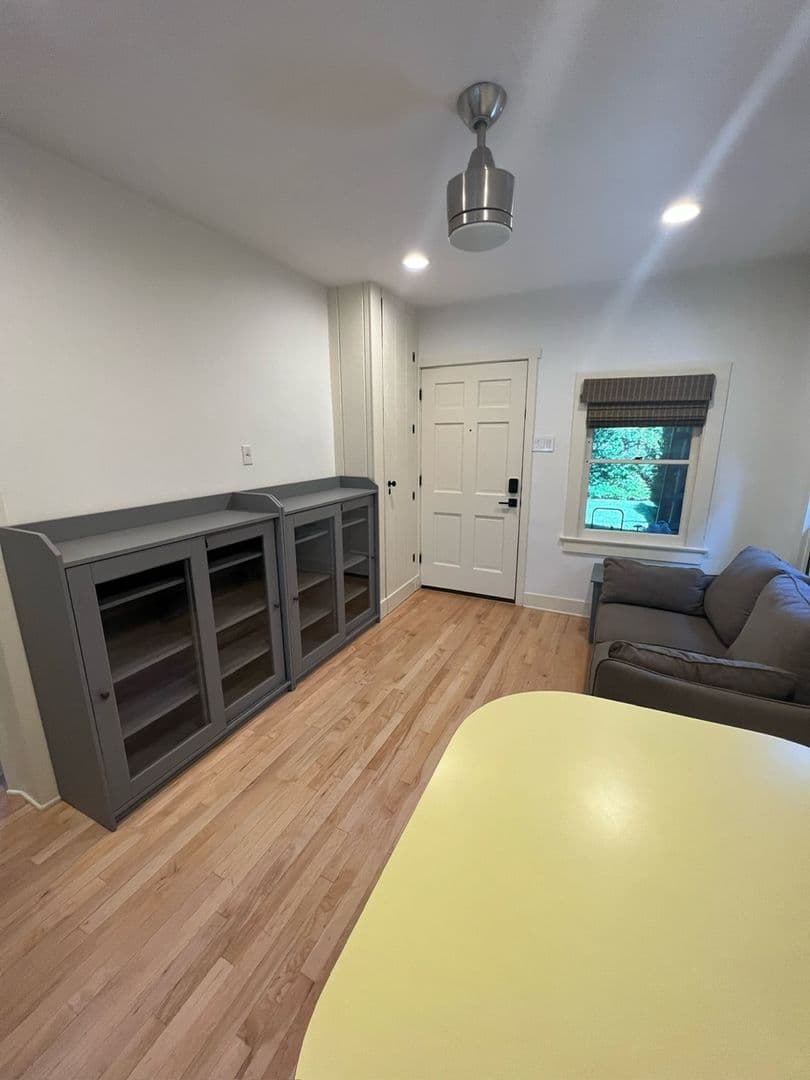 Orange House: 330 1/2 N Shaffer Street