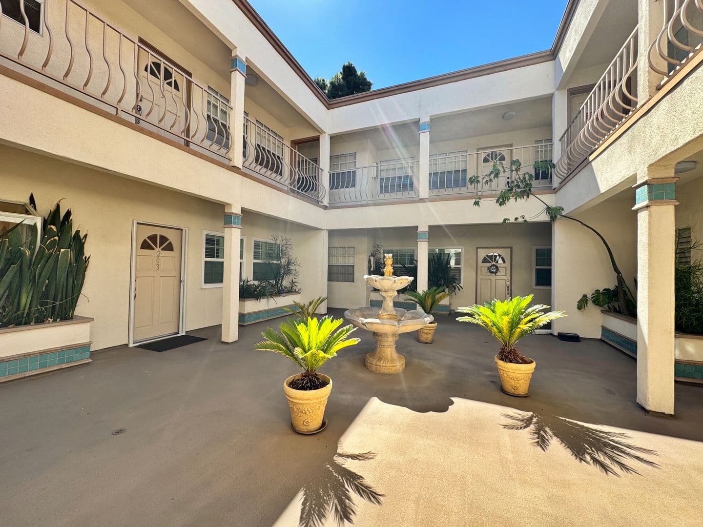 Long Beach House: 1145 Roswell Ave