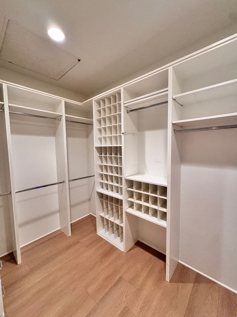 Long Beach House: 326 Manila Ave