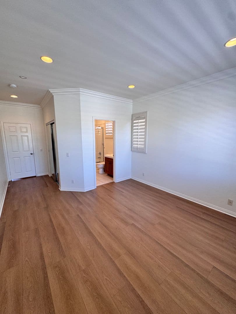 Long Beach House: 326 Manila Ave
