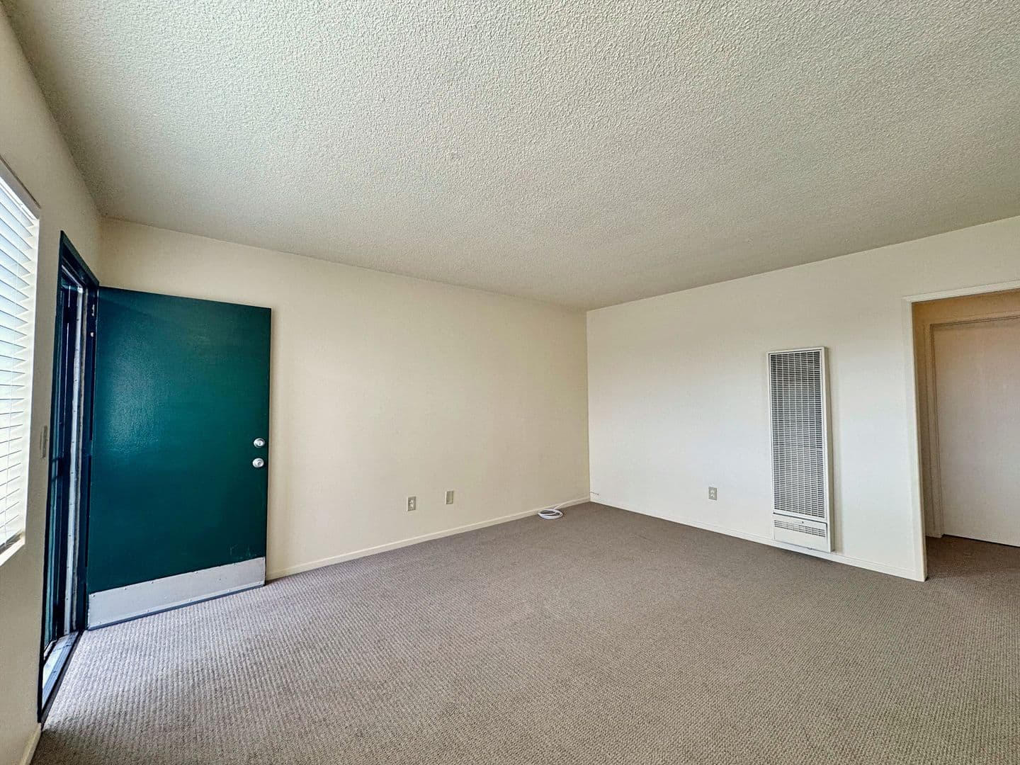 Long Beach Apartment: 1742 Obispo Ave
