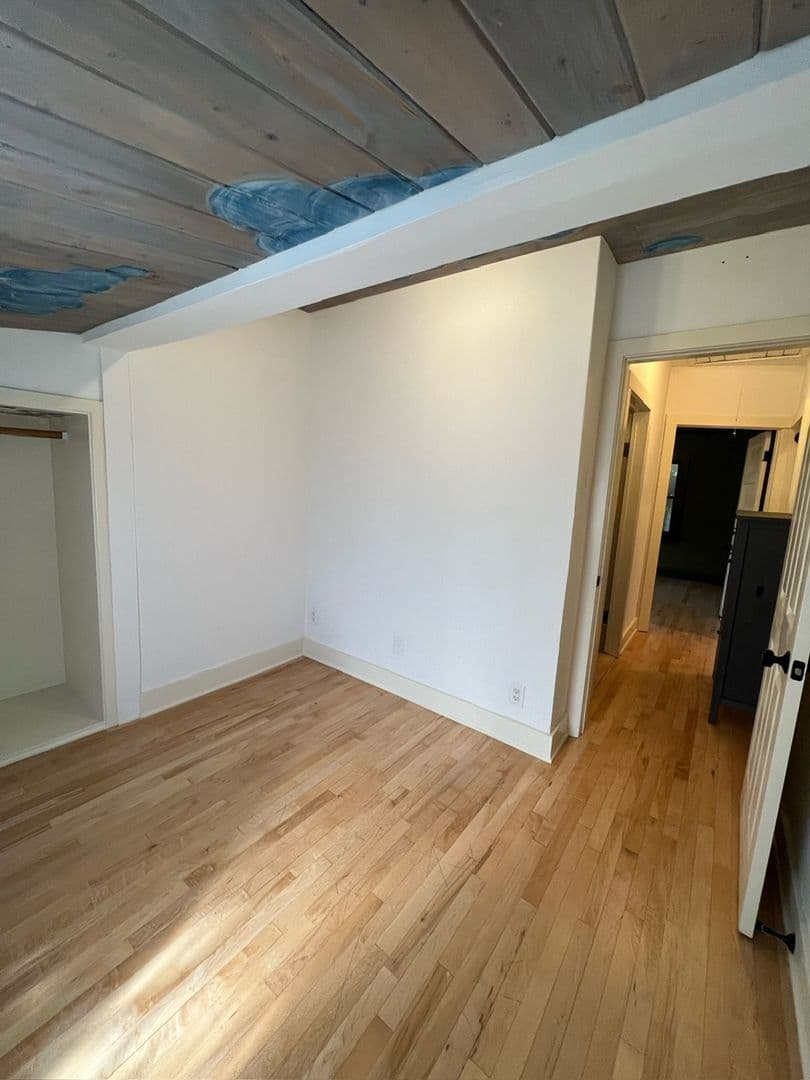 Orange House: 330 1/2 N Shaffer Street