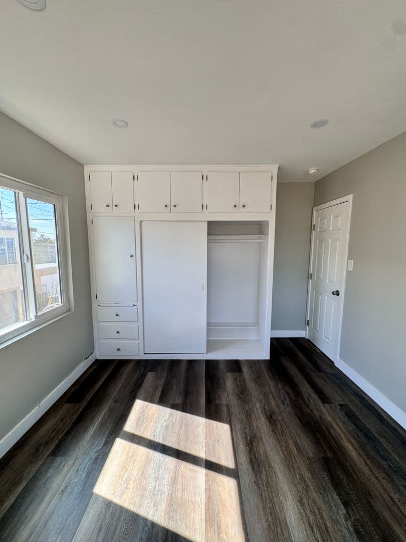 South Gate Apartment: 3048 Iowa ave