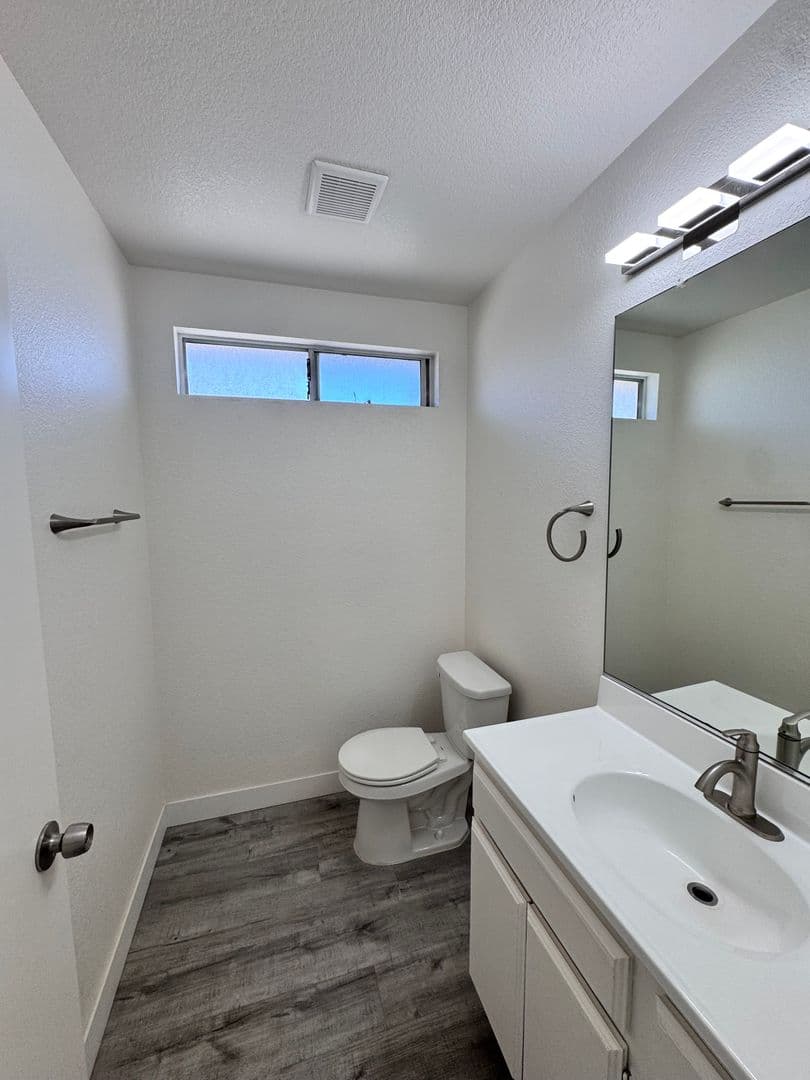 Long Beach House: 927 Freeman Ave