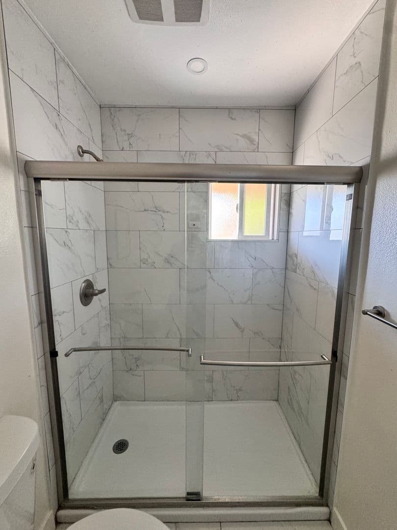 South Gate Apartment: 3048 Iowa ave
