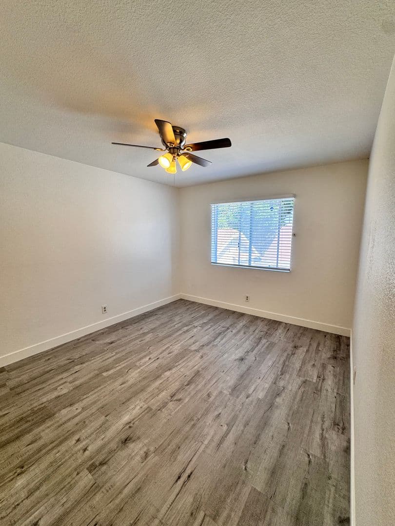 Long Beach House: 927 Freeman Ave