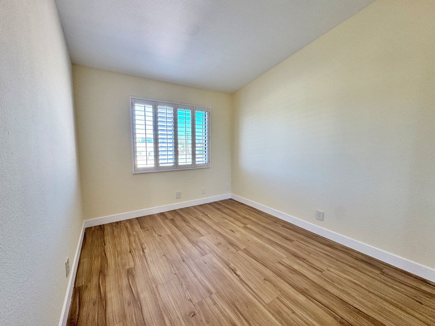 Long Beach Condo: 1168 E 10th St Apt 215