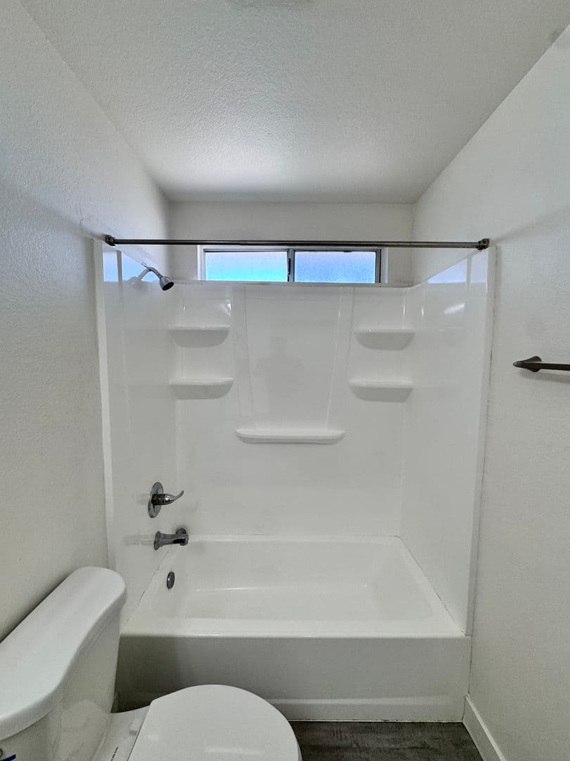 Long Beach House: 927 Freeman Ave