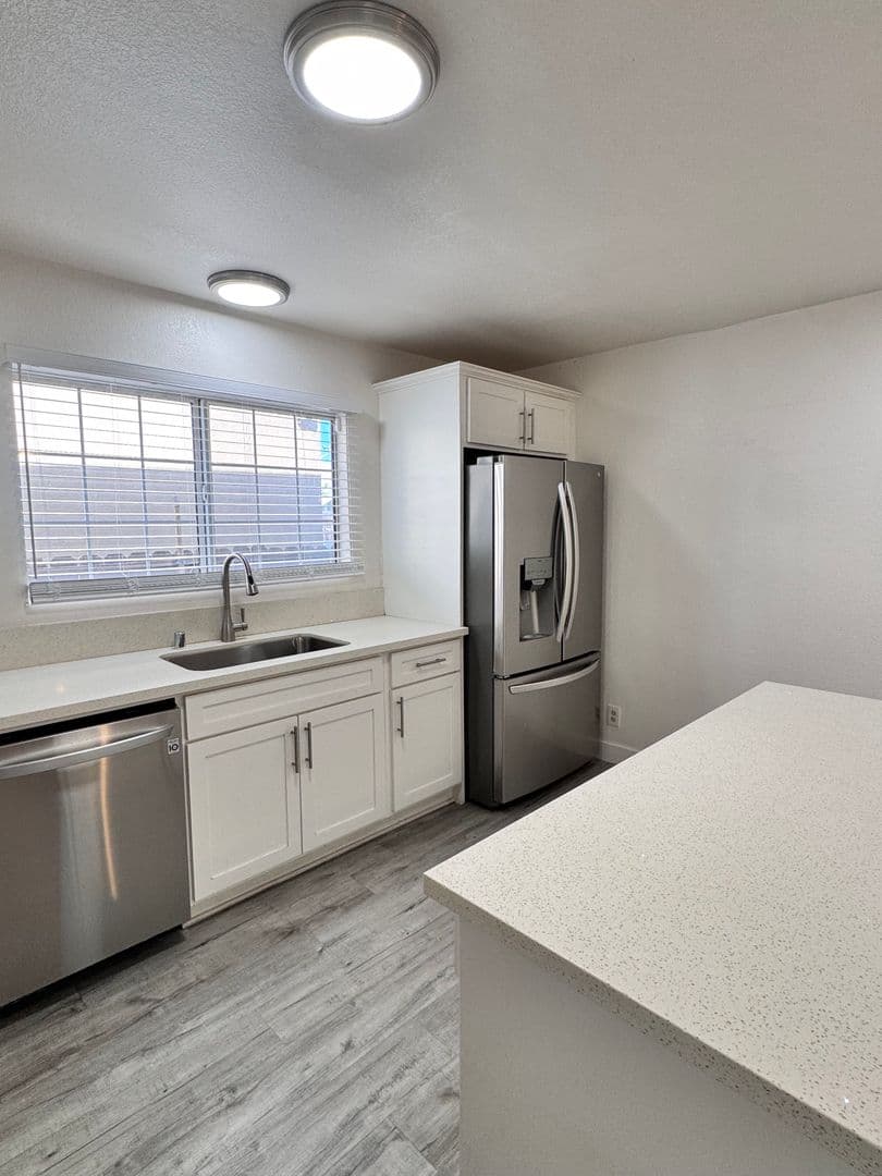 Long Beach House: 927 Freeman Ave