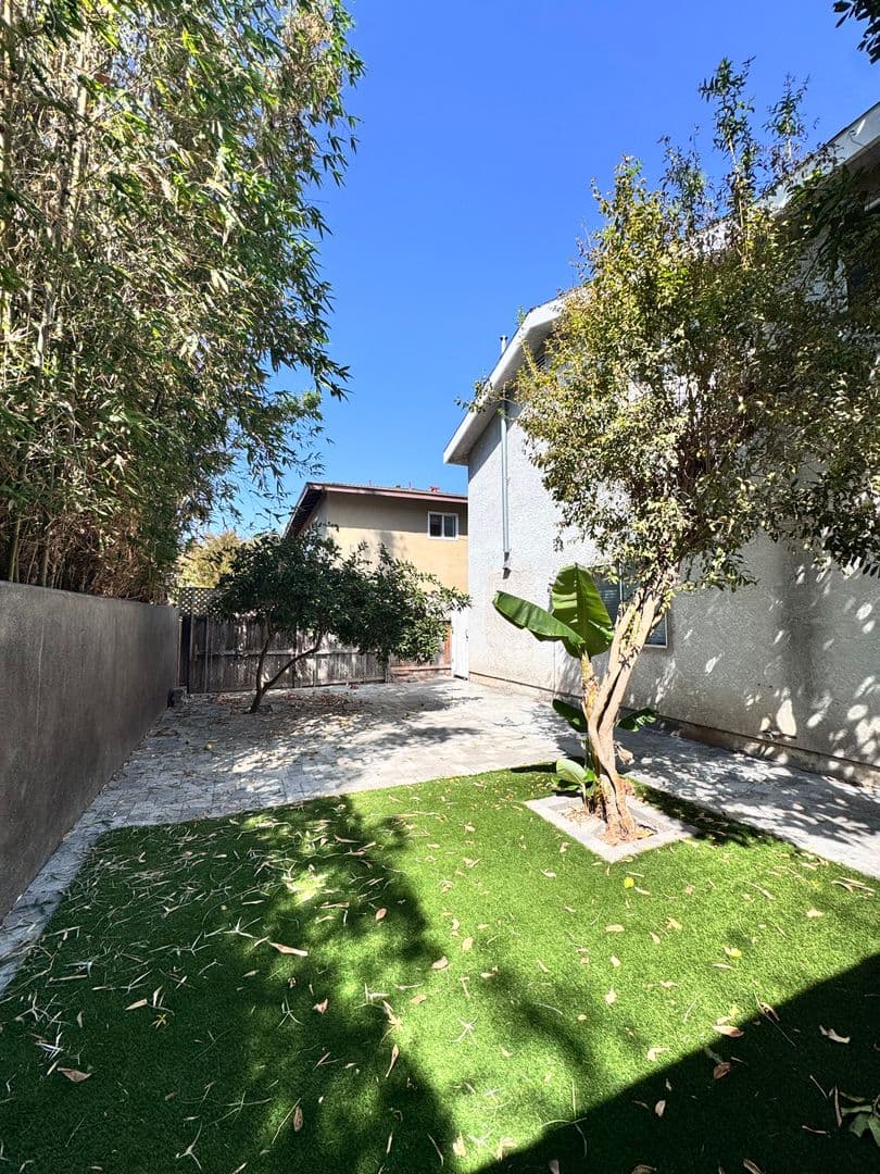 Long Beach House: 927 Freeman Ave
