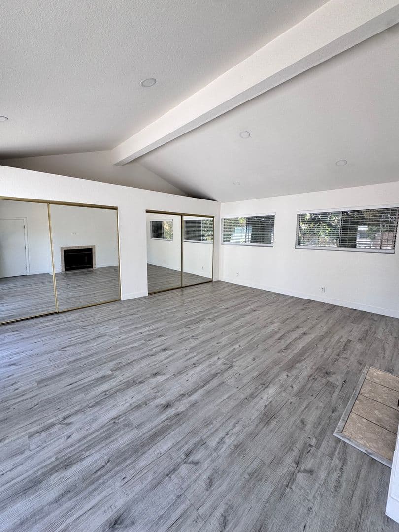 Long Beach House: 927 Freeman Ave