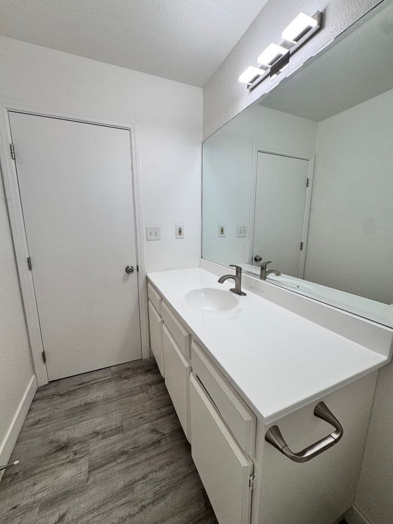 Long Beach House: 927 Freeman Ave