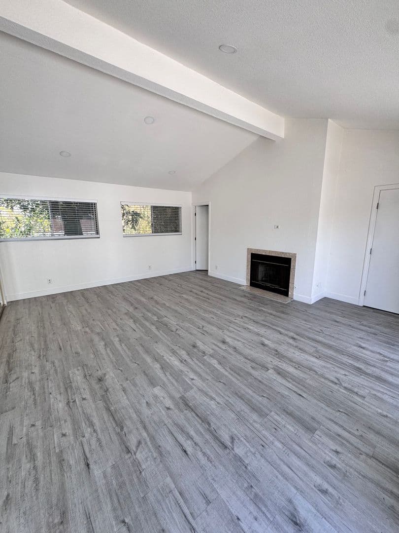 Long Beach House: 927 Freeman Ave
