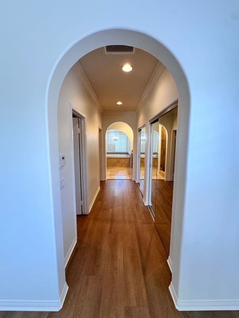 Long Beach House: 326 Manila Ave