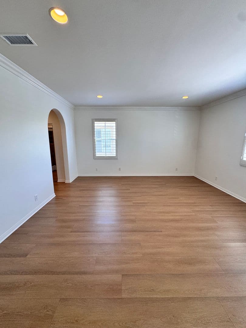 Long Beach House: 326 Manila Ave