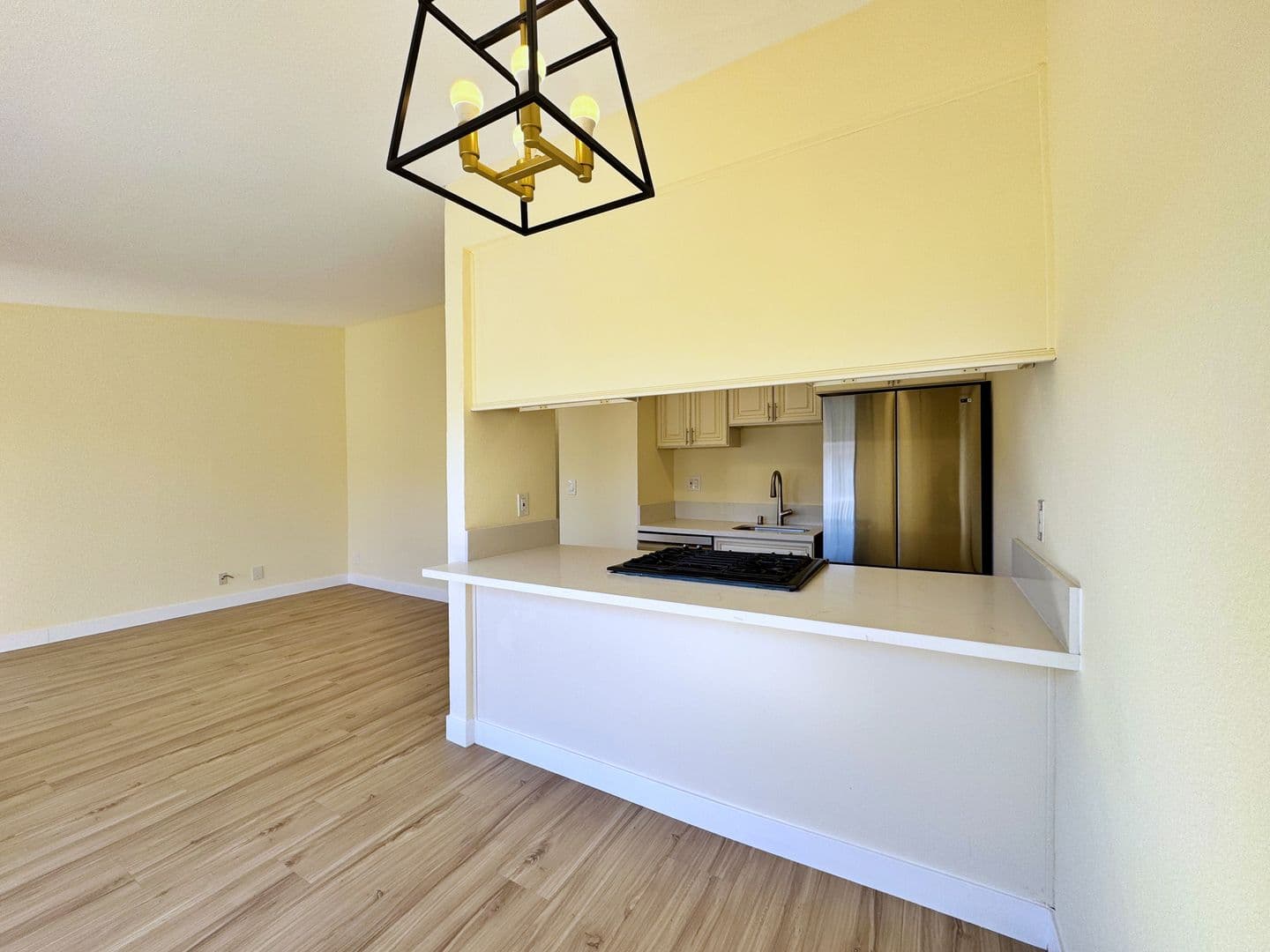 Long Beach Condo: 1168 E 10th St Apt 215