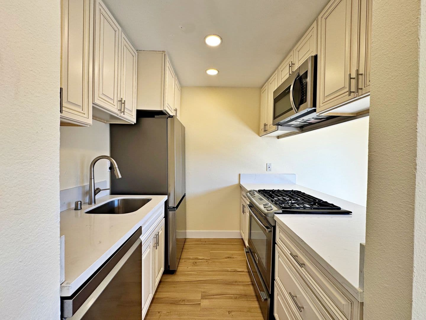 Long Beach Condo: 1168 E 10th St Apt 215