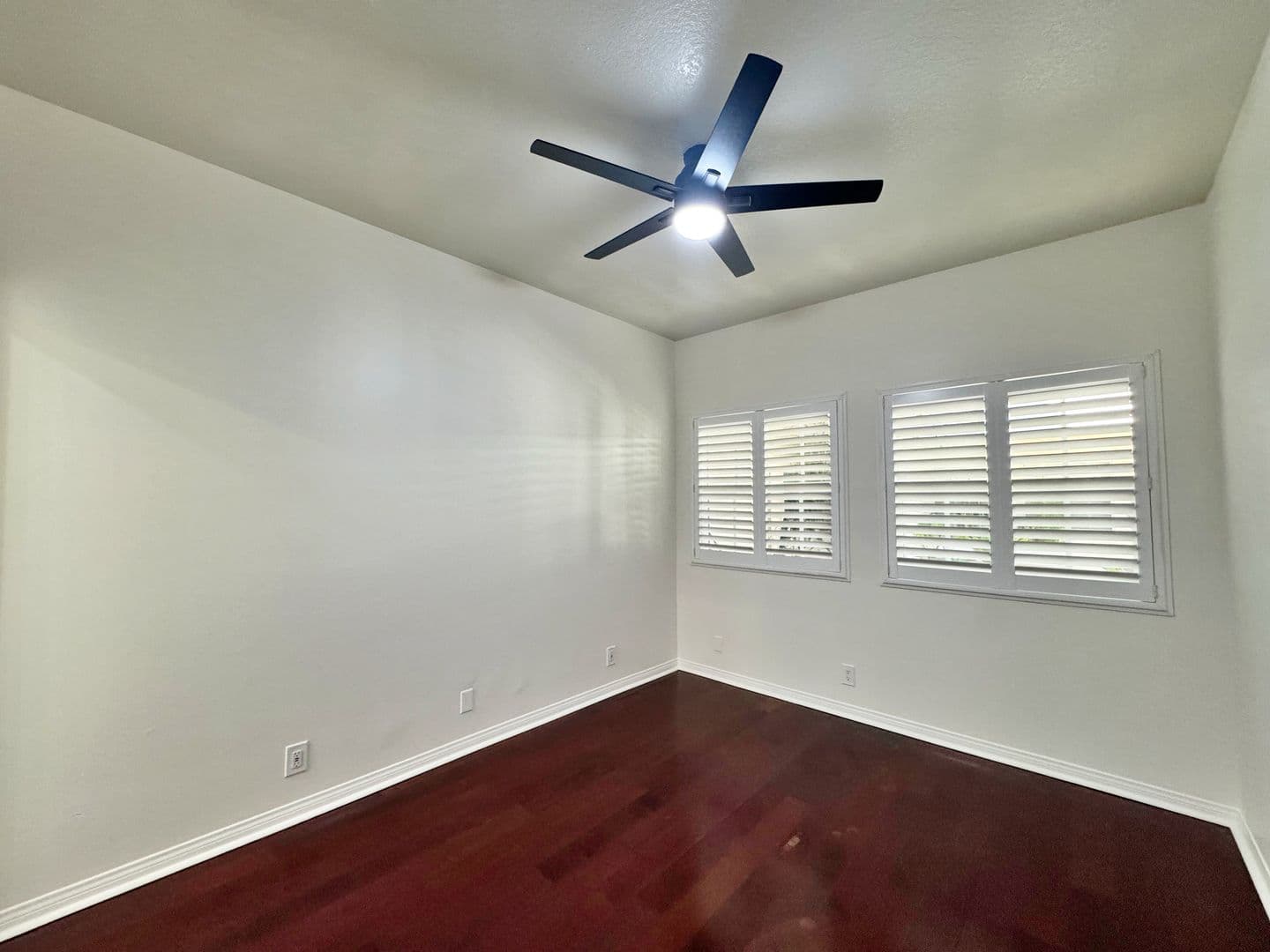 Long Beach House: 1145 Roswell Ave