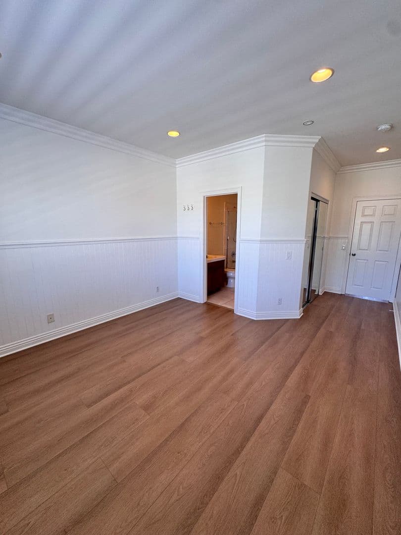 Long Beach House: 326 Manila Ave