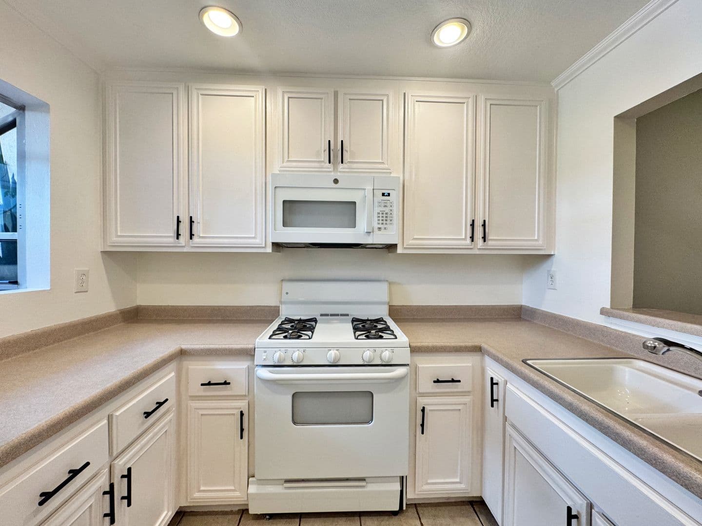 Long Beach House: 1145 Roswell Ave