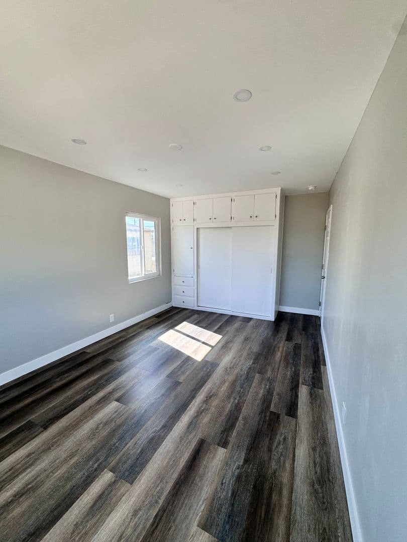 South Gate Apartment: 3048 Iowa ave