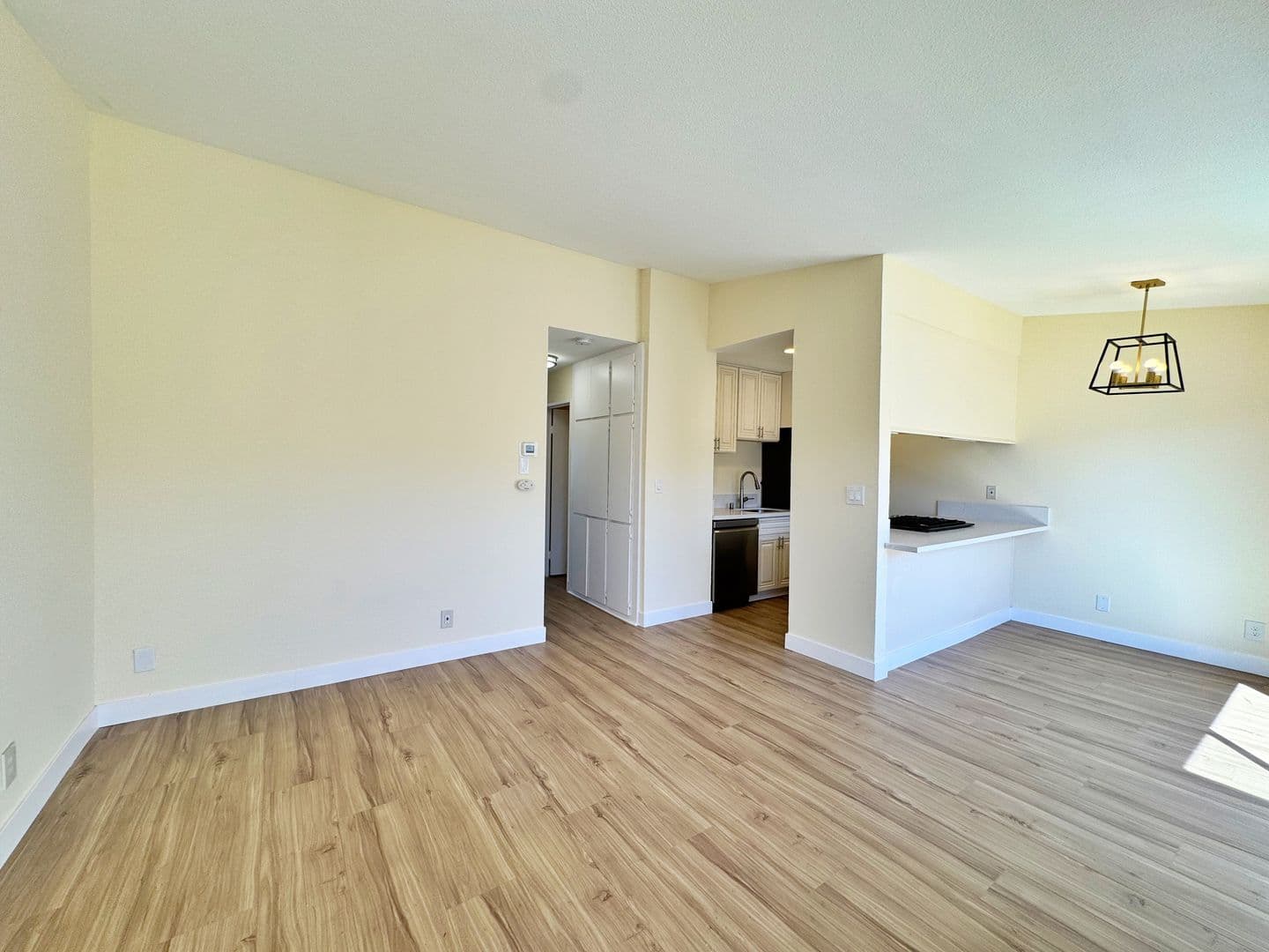 Long Beach Condo: 1168 E 10th St Apt 215