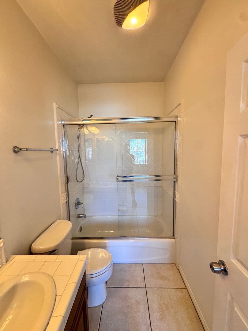 Long Beach House: 326 Manila Ave