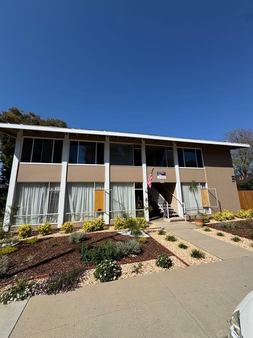 Long Beach Apartment: 5201 E Anaheim Rd.