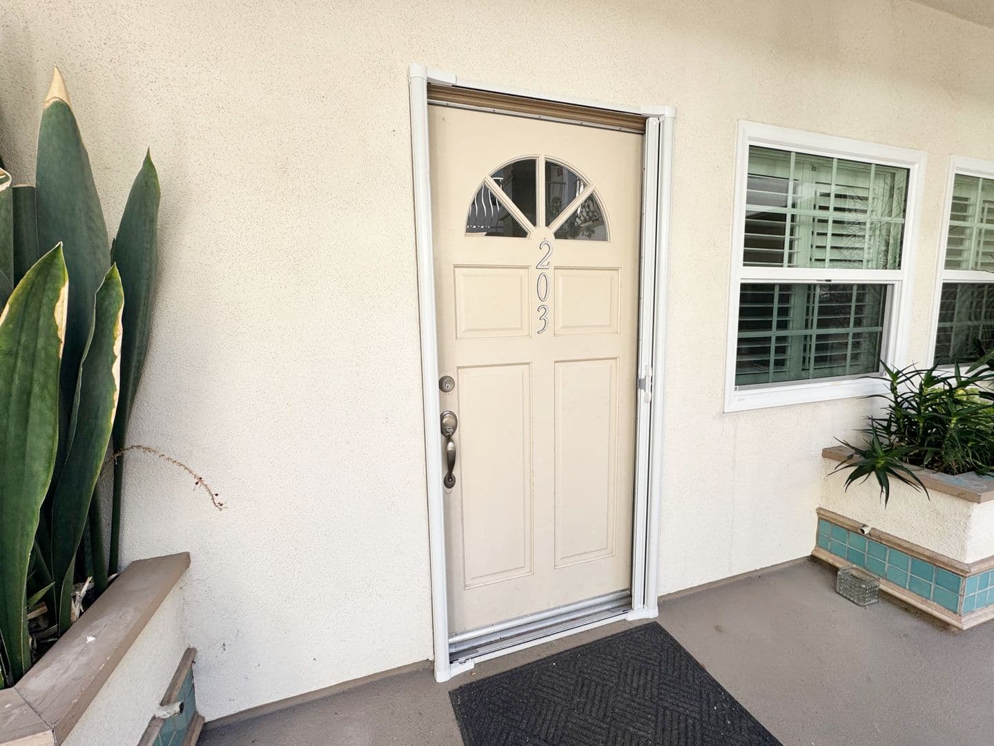 Long Beach House: 1145 Roswell Ave