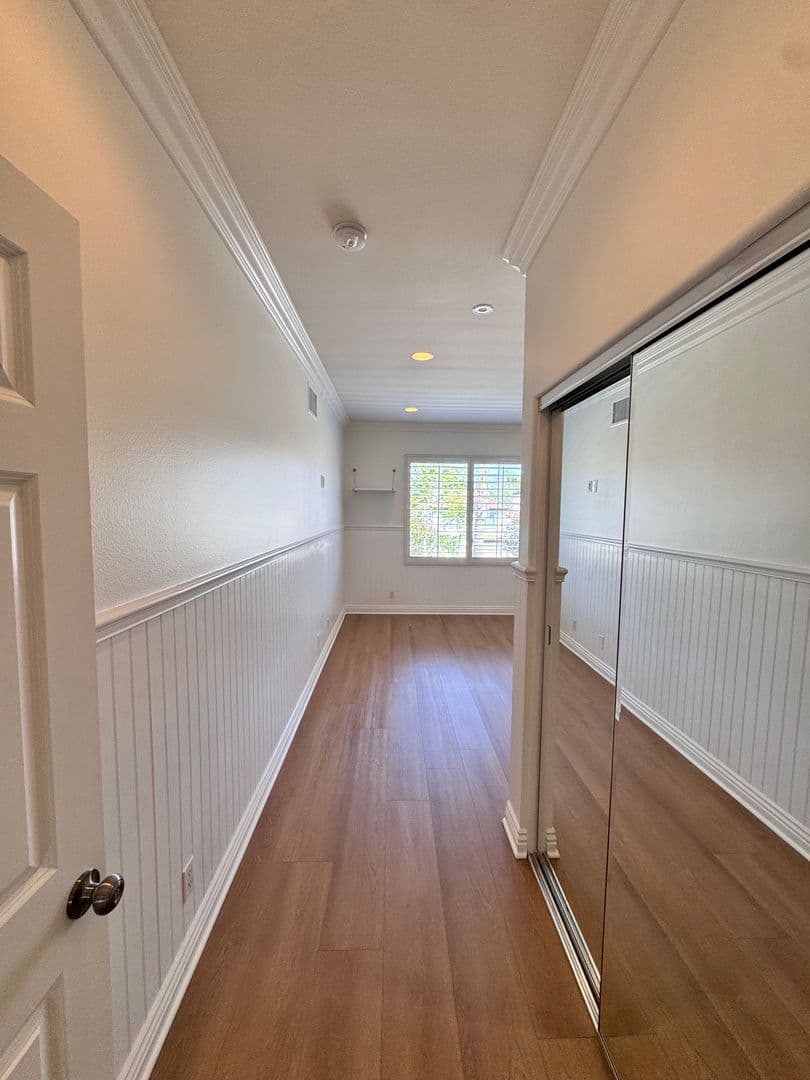Long Beach House: 326 Manila Ave