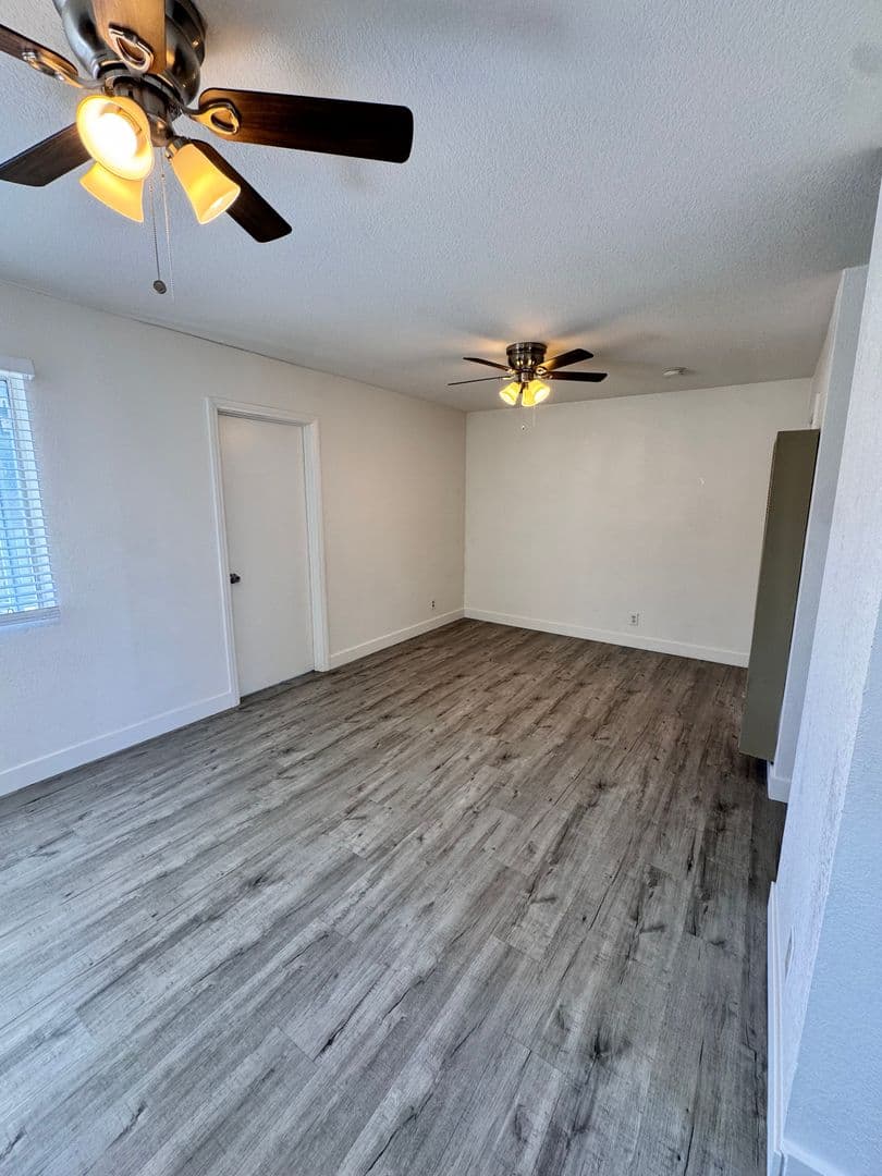 Long Beach House: 927 Freeman Ave